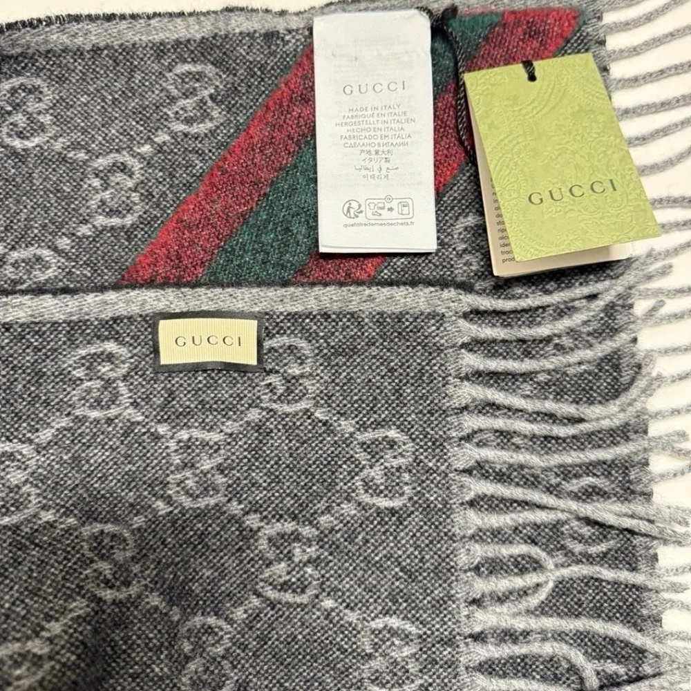 Nwt Authentic Gucci Gray Scarf with Red and Green Stripe